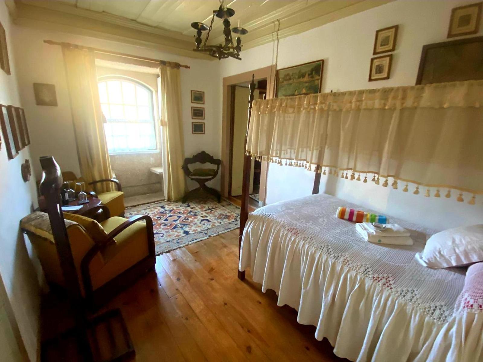 Sernancelhe Solar Dos Carvalhos B&B 객실 사진